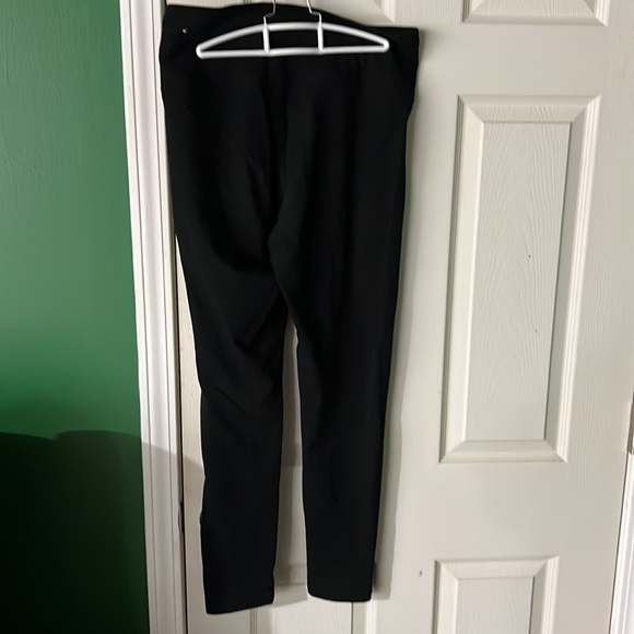 Yoga pants - Picture 2 of 3